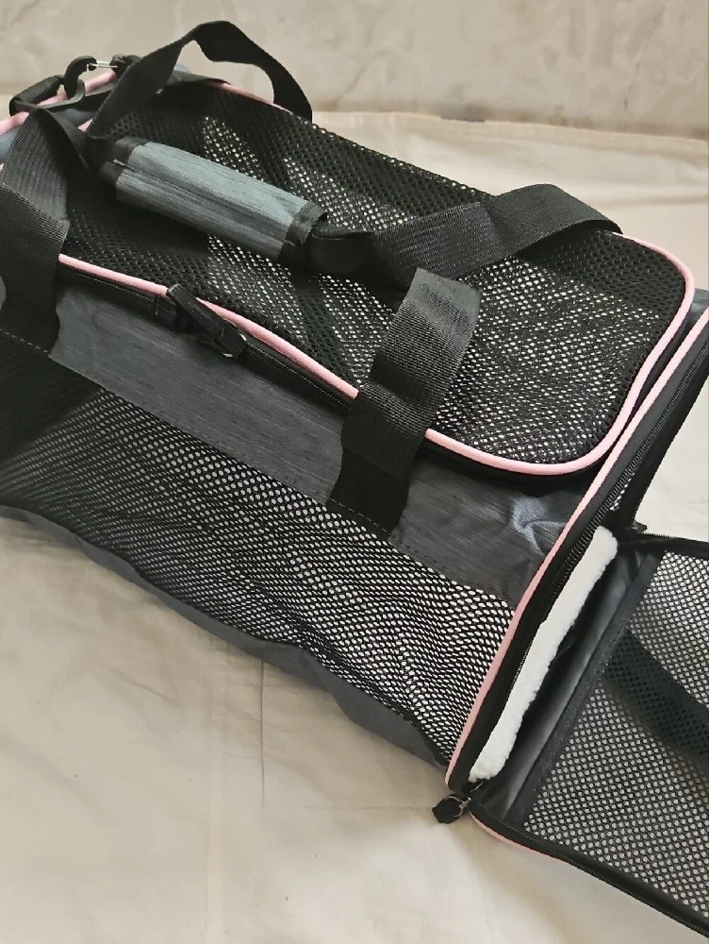 New Soft Mesh Pet Cat Small Dog Carrier with Pink Trim
